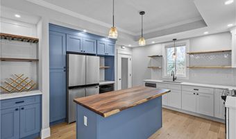 20 Summer St, Newport, RI 02840