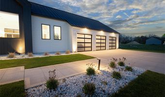 5044 Hickory Pointe Woods SE, Ada, MI 49301