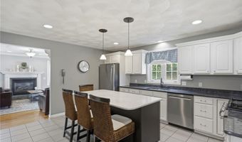 23 BERNON Dr, Lincoln, RI 02865