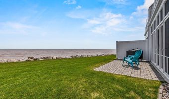 2614 LAKE St, Algoma, WI 54201