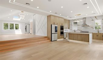 109 Nassau Dr, Albertson, NY 11507