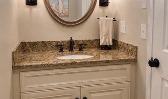 18 Founders Vlg 18, Clinton, CT 06413