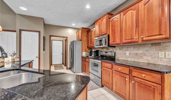 880 Shadow Creek Trl, Amherst, OH 44001