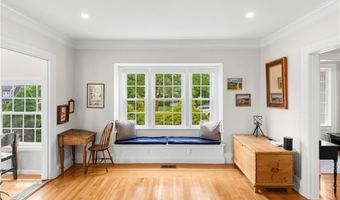 1144 Narragansett Blvd, Cranston, RI 02905