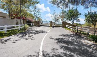 588 Twin Country Ln, Fallbrook, CA 92028