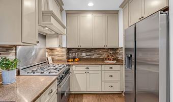 18 Middletown Ave, Atlantic Highlands, NJ 07716