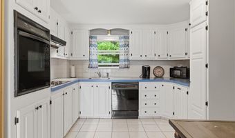 35 Superior View Blvd, North Providence, RI 02911
