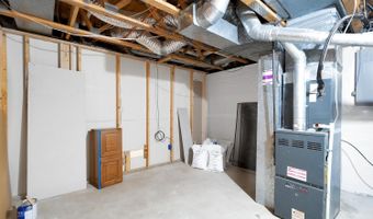 4650 Farmstead Ct, Bel Aire, KS 67220