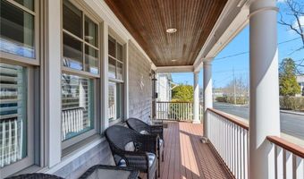 67 Caswell St, Narragansett, RI 02882
