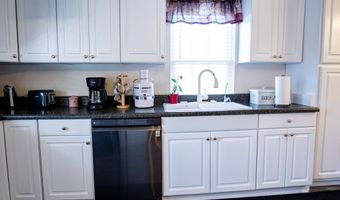 521 N Calhoun Shores Pkwy, Calhoun Falls, SC 29628