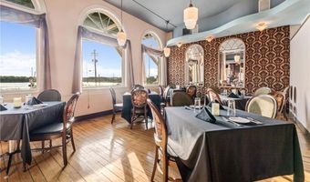 215 N Main St, Alma, WI 54610
