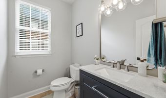 705 N ASHTON St, Alexandria, VA 22312