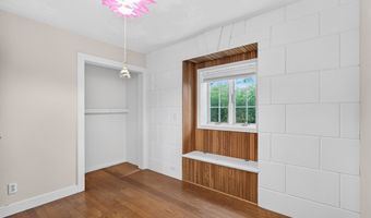 207 Pawson Rd, Branford, CT 06405