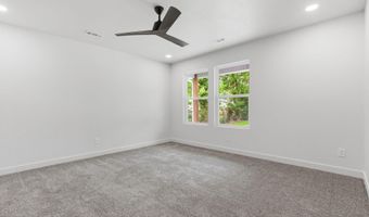 915 S Hudson Ave, Aurora, MO 65605