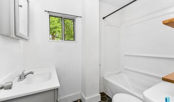 411 W Cedar St, Beresford, SD 57004