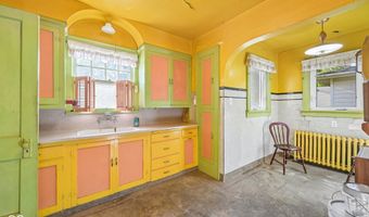 327 E 37th St, Anderson, IN 46013