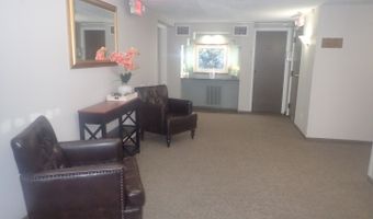 1127 S Old Wilke Rd 101, Arlington Heights, IL 60005