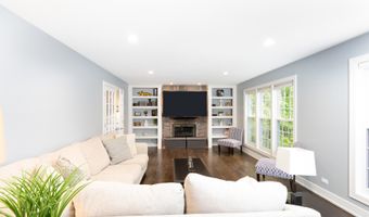 1340 Yellowstone Pkwy, Algonquin, IL 60102