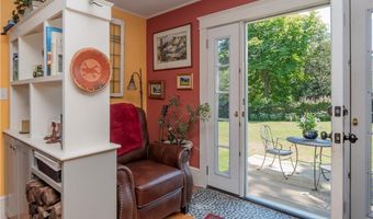 7 Boulevard E, Middletown, RI 02842
