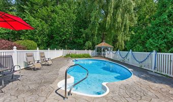 37 Wicken Sq, Albany, NY 12205