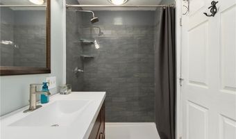 27 Ocean View Dr, Middletown, RI 02842