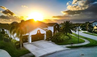 6927 CRESTPOINT Dr, Apollo Beach, FL 33572