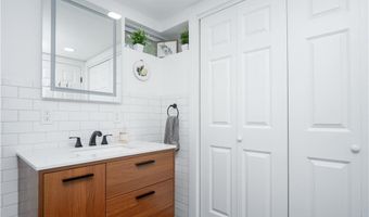24 Southmayd St, Newport, RI 02840