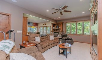 932 Emerald Pines Dr, Arnolds Park, IA 51331