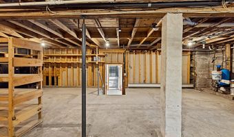 9 Snug Harbor Rd, Belgrade, ME 04917