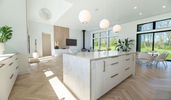 5044 Hickory Pointe Woods SE, Ada, MI 49301