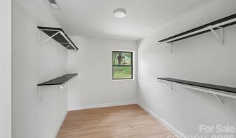 3801 Woodleaf Rd, Charlotte, NC 28205