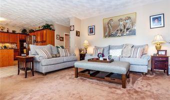 9 Wilshire Ln, Cranston, RI 02921