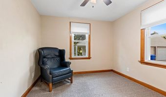 1833 N OWAISSA St, Appleton, WI 54911