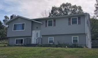 8 Nimbus Dr, Alloway, NJ 07462