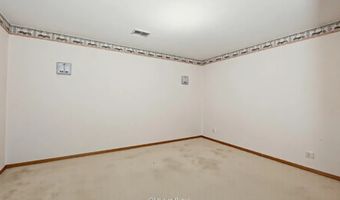 725 N 8th Ave, Addison, IL 60101