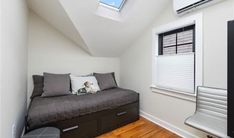 29 Bacheller St, Newport, RI 02840