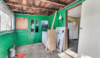 224 W Delta St, Aurora, MO 65605