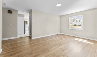 110 Minturn Rd, Bridgeport, CT 06606