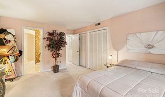 2 Creekside Ln, Asheville, NC 28803