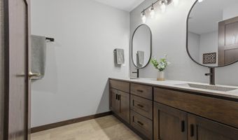 1209 Kettering Dr, Aberdeen, SD 57401