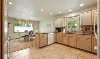 801 Pine Dr, Angola, IN 46703