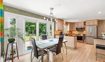 71 Primrose Hill Rd, Barrington, RI 02806