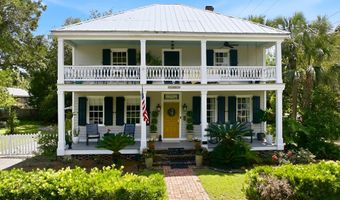128 4th St, Apalachicola, FL 32320