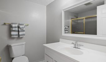 8463 MONARCH Ct, Annandale, VA 22003