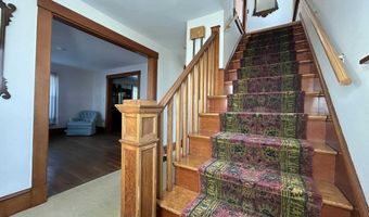 208 7th St, Bangor, ME 04401