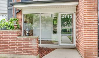 2443 E Brandenberry Ct 2A, Arlington Heights, IL 60004