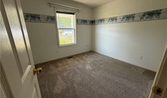 5390 Savannah Dr, Ashtabula, OH 44004