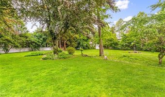 133 Tupelo Hill Dr, Cranston, RI 02920