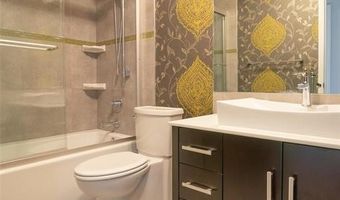 507 Glenmeadow Dr, Ballwin, MO 63011