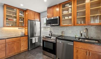 13 Atlantic St, Newport, RI 02840